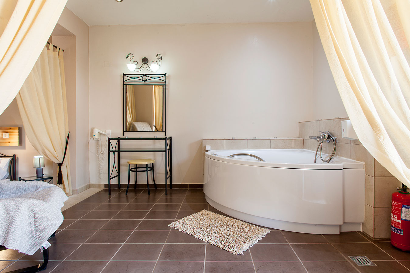 ΟΙΚΟΓΕΝΕΙΑΚΑ DELUXE STUDIOS